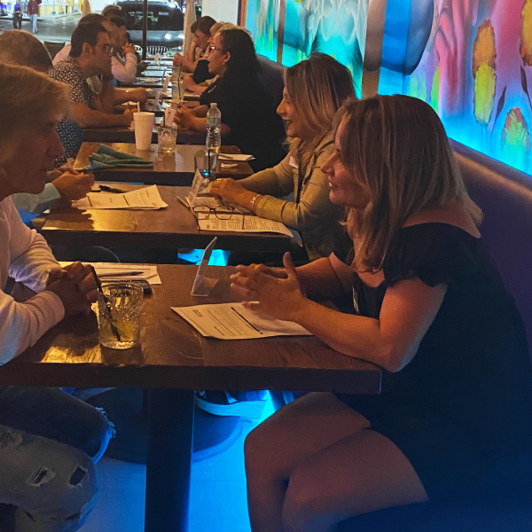 St. Louis attendees of speed dating in Missouri enjoying the event!